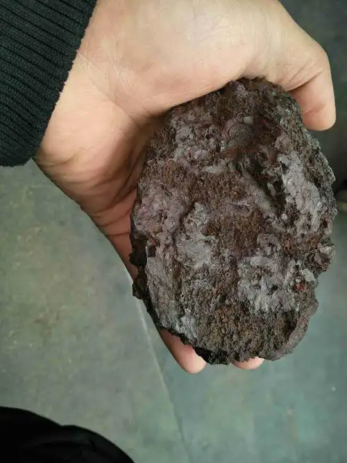 捡了块石头好像是镍铁陨石,银白色金属,微磁性?