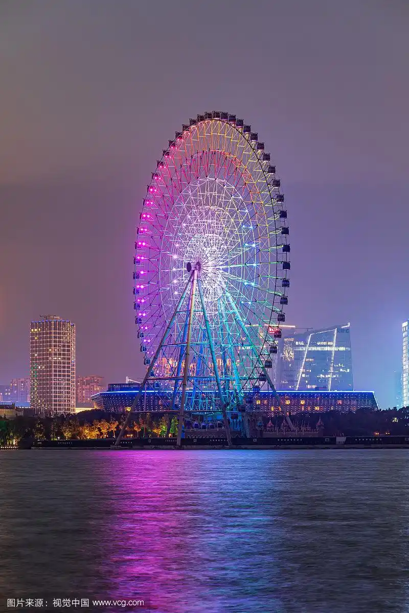夜景江苏苏州著名景点金鸡湖彩色摩天轮景区旅游旅行目的地