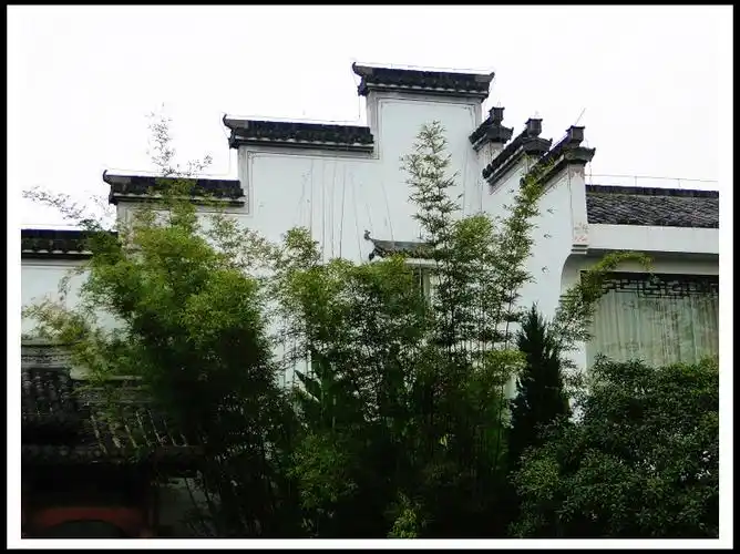 p>马头墙,又称风火墙,防火墙,封火墙,是 a target="_blank" href="