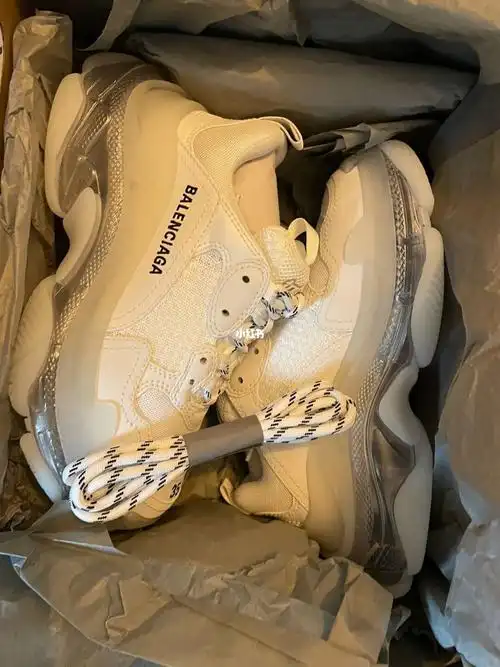 薅到羊毛巨折巴黎世家女生白色老爹鞋