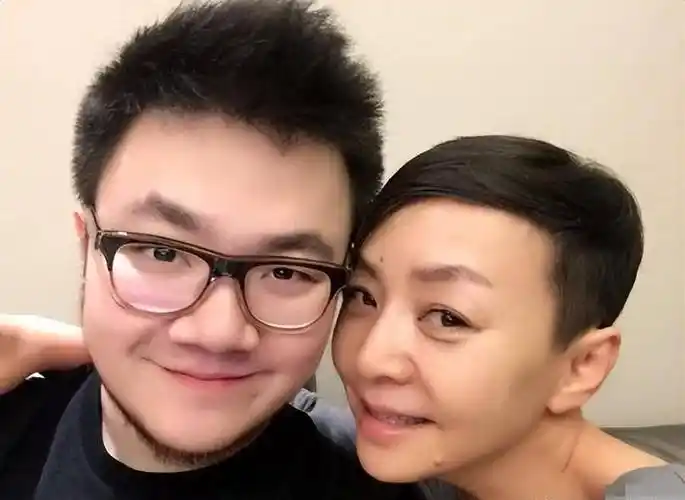 宋丹丹:两婚两离后,闪嫁给了大6岁的富商,如今生活有滋有味儿_袁钢