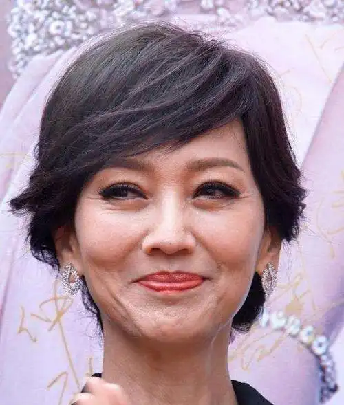 看完这六位女星的无美颜无修图的照片你还会相信冻龄女神