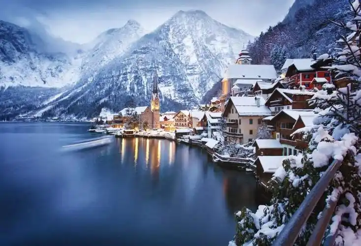 它被称为世界上最美的小镇, 全镇不到2000人, 被誉为"天堂的明信片"