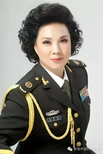 蔡海波音乐作品《年轻的教师心欢笑》总政歌舞团著名女高音歌唱家