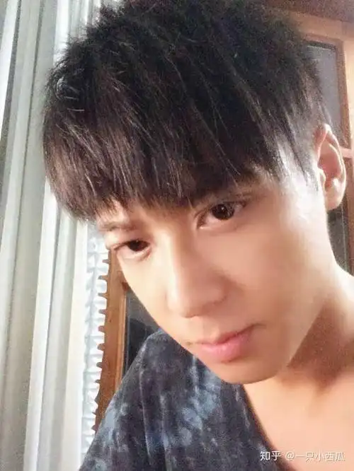 有哪些是同一个人而颜值相差甚远的照片?