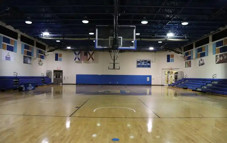 怎么样安装才能让篮球馆木地板更耐用?