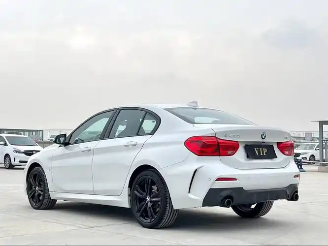 宝马1系 2022款 125i m运动曜夜版 2022年10 - 抖音