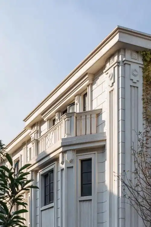 春色润黄浦,风满露香园