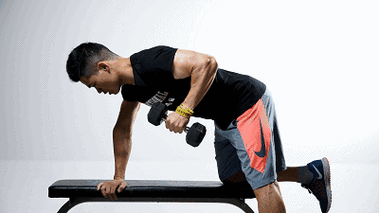 五,杠铃俯身划船这个动作比上面几个动作更加具有难度,锻炼效果亦会