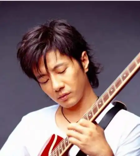 郑钧说他是校草,本以为他狂妄,直到看到他年轻的照片我信了