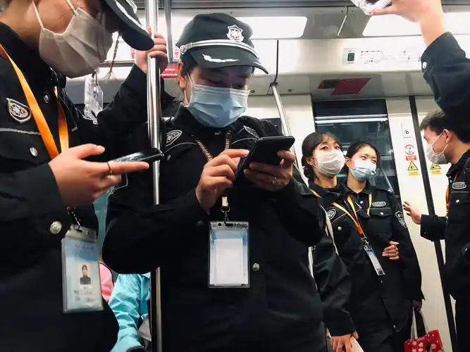 上海·地铁安保人员