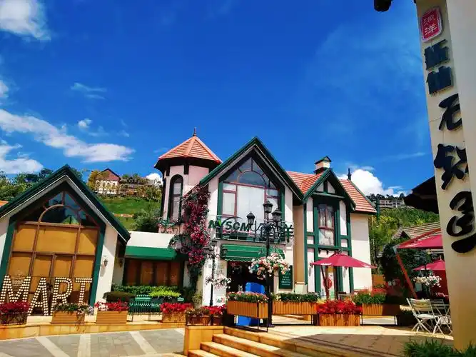 主题云南澄江抚仙湖太阳山小镇秋景一摄影赵谢荣