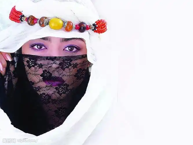 纱巾蒙面女孩儿图片