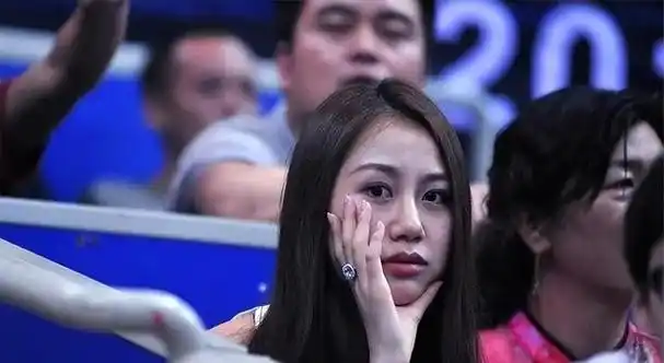 孙悦娇妻陈露现状:打高尔夫穿名牌,在美国很滋润,回应网络相亲