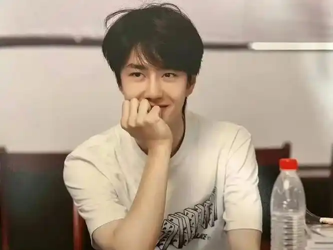 王一博冰雨火剧本围读旧照##王一博冰雨火##王一博滑板运动推广大使