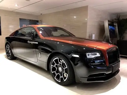 "adamas系列相比此前的black badge系列更加极端,以劳斯莱斯黑色徽章