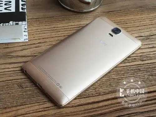 六款旗舰强强对决:nubia z9 max/锤子 t2/vivo x6/乐max