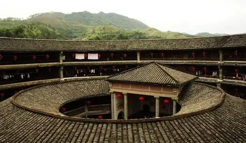 福建土楼中国古建筑一朵奇葩俯视宛如花一朵旁看神似布达拉