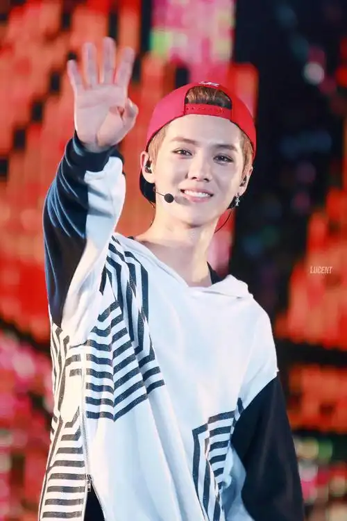 关于鹿晗,笑就要放肆