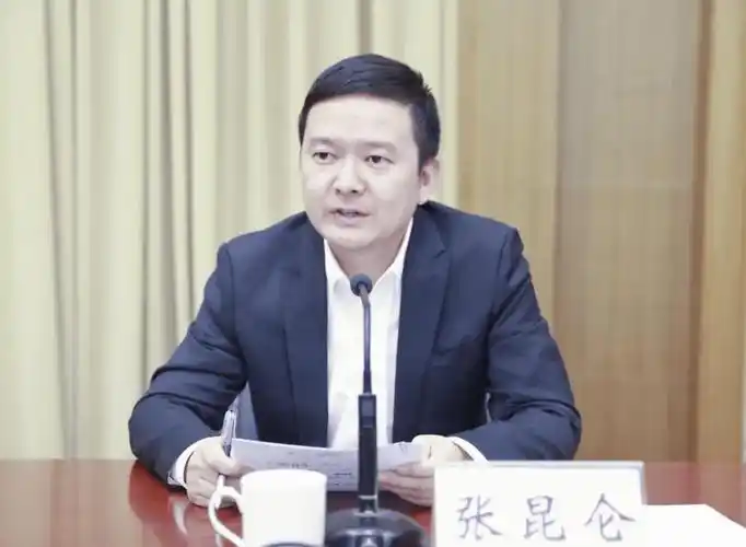 33岁张昆仑就任浙江诸暨市代市长:深感使命在心,重任在肩