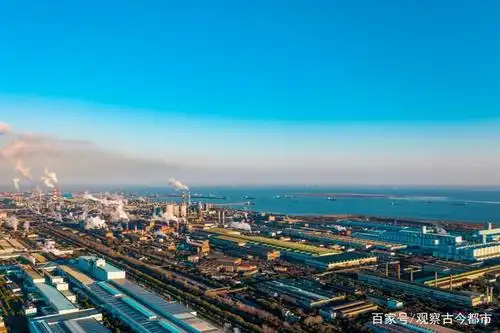 如今叫宝武钢铁,要知道武钢是新中国兴建的第一家大型钢铁基地,而宝钢