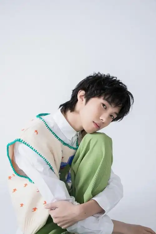 易安音乐社林墨单曲《和自己对话》上线 少年暖音诉说成长历程