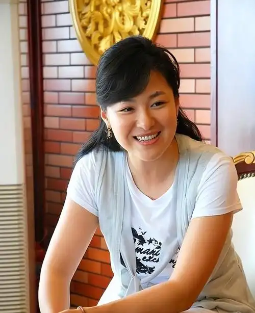 沈傲君:年轻颜值惊艳众人,错付10年情,相亲嫁圈外人发福也幸福