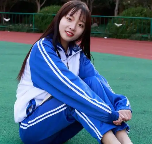 初中女生自认为"呆萌"的行为,男生眼中很幼稚,老师眼中是异类|初中生|