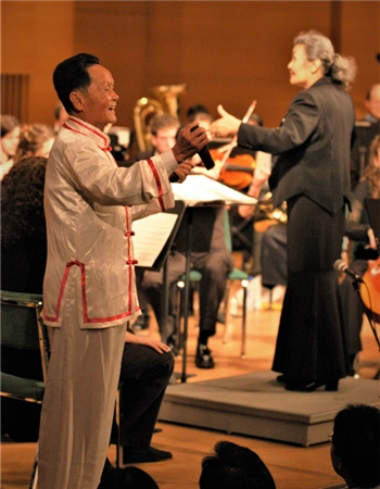 百年辉煌中国交响指挥家郑小瑛带你赏听中国交响诗篇土楼回响中的声乐