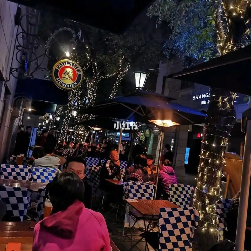 上海新天地酒吧一条街