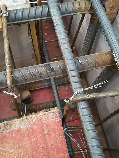 挑梁上面三条25,二排两条18,底筋16条,挑1米5这样能力吗?