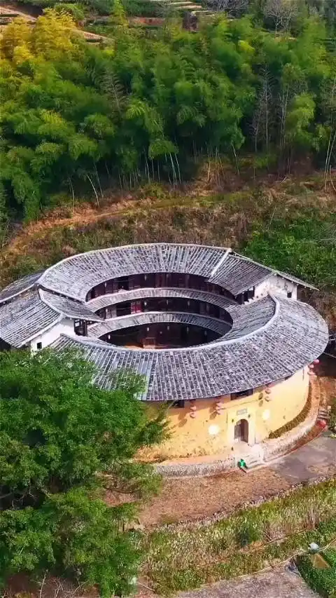 这是泉州境内惟一的前低后高圆形土楼!