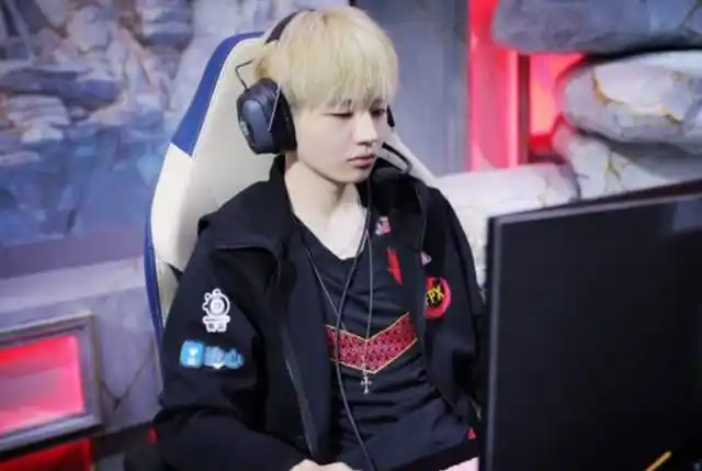 lpl全明星刘青松消极比赛上热搜,被ig粉丝狂喷,jkl发博为其辩解