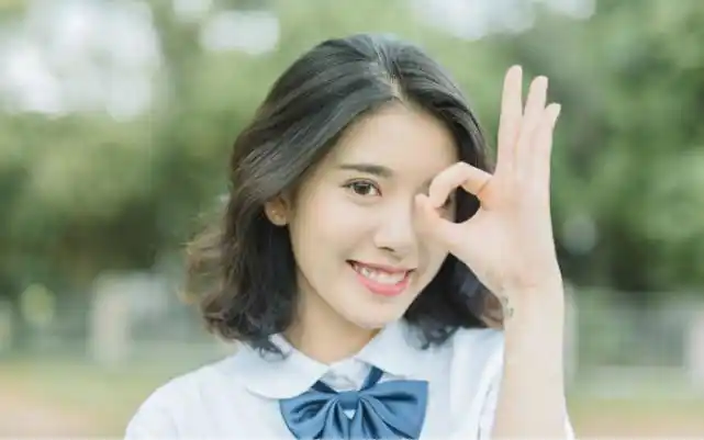 生肖属猪的人很温和,外向,喜欢说说笑笑,特别爱结交朋友,是个特别合群