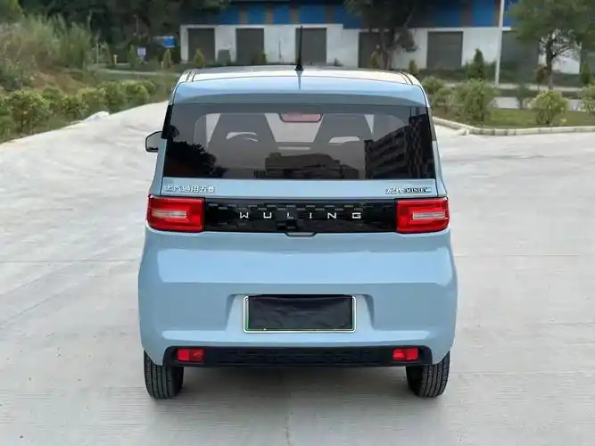 品牌型号: 宏光mini ev三元锂170 上牌时间: 20 - 抖音