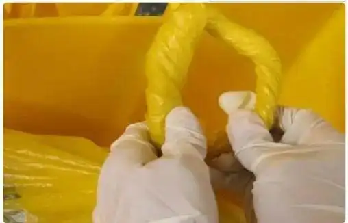 扎后的"鹅颈结"↓↓如果确定"阳"了丢垃圾时请用"鹅颈式封口"保护自己