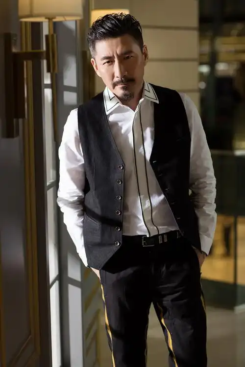 张子健写真大片曝光彰显型男魅力