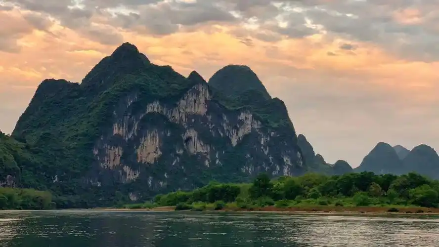 广西桂林阳朔九马画山