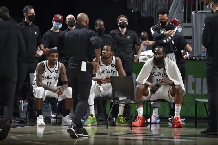 篮网三巨头首度合体狂砍 96 分,与骑士血战 2ot 被惨电 12 分输球