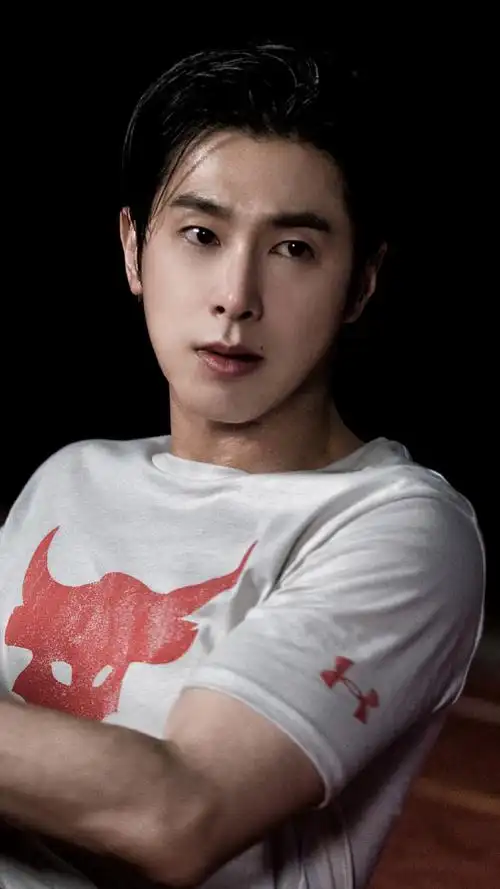 郑允浩超话9915#东方神起#【资讯修图】200323 naver x dispatch