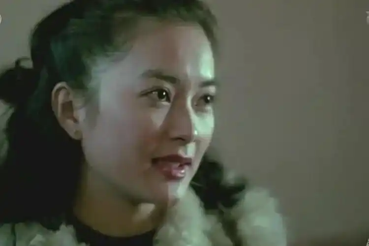 谭小燕是海南人,《过年》之前除了《便衣警察》,还演过电影《轮回》和