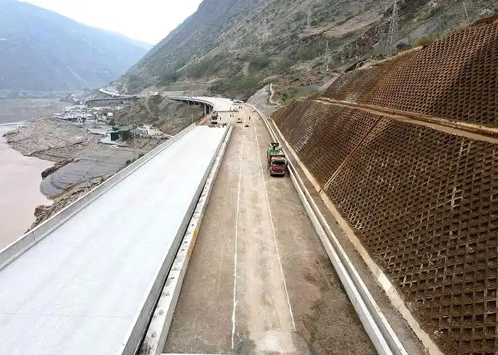 g4216沿江高速公路金宁段首段路基交工验收