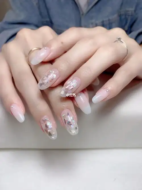 乳白色贝壳美甲