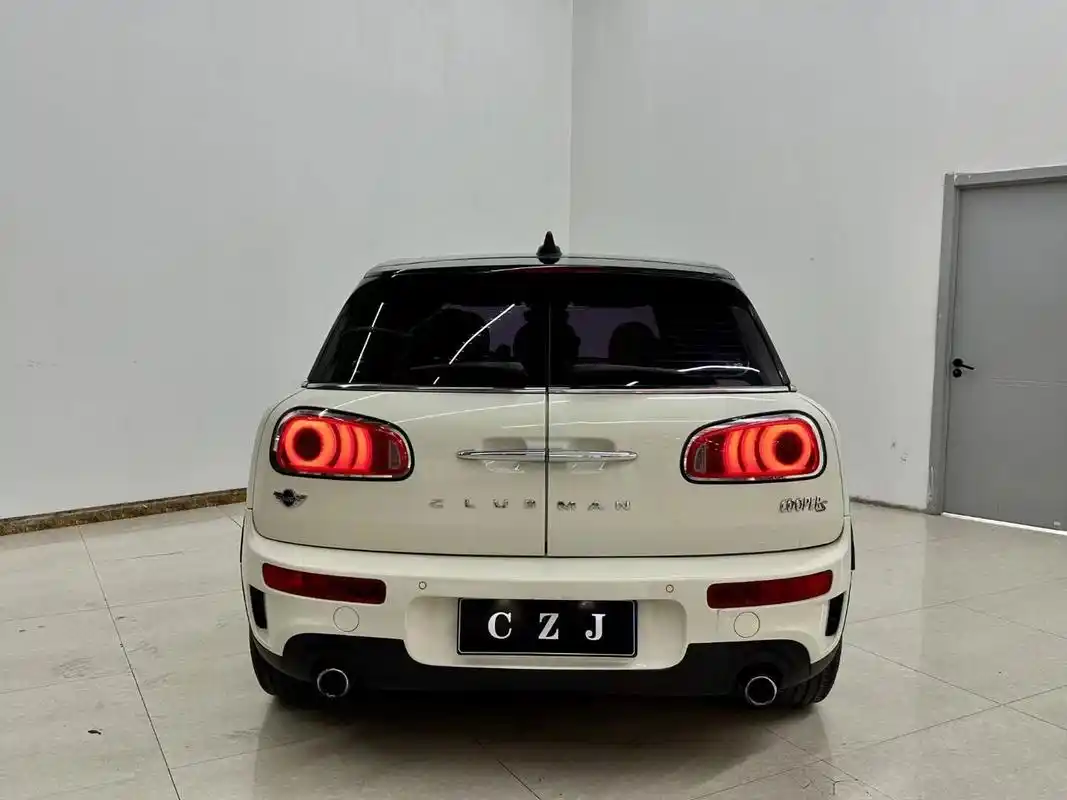 98 17年迷你mini cooper s 六门版 2.0t排量 新车指导价31.