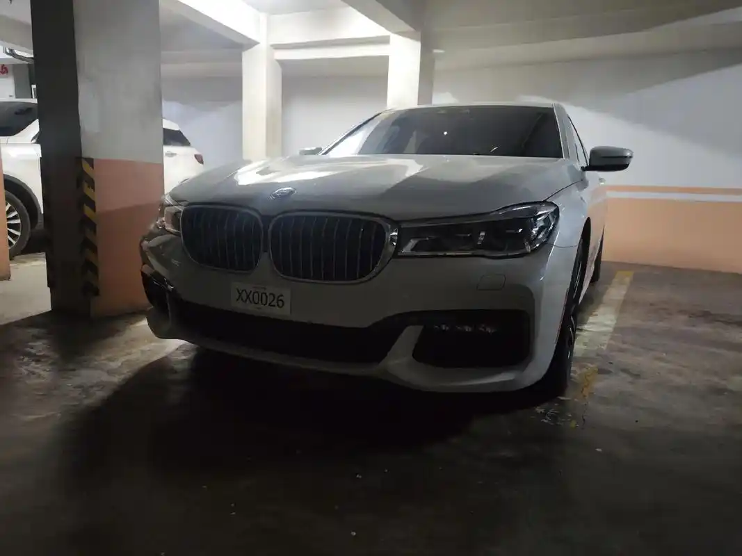 优质豪车.限量版宝马bmw 750li 不到一万km,车况里 - 抖音