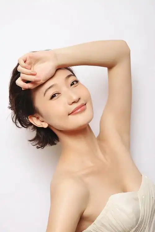 阎娜明媚写真曝光