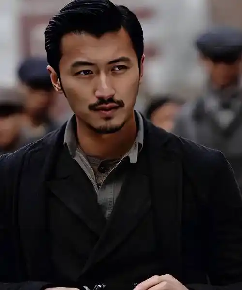 原创"爱情衣橱",一年七换男友,仍赖谢霆锋撑起单身生活