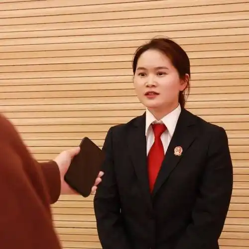 民事审判庭庭长罗佳琪:第一是要选择一个自己喜欢的职业,这样干起来才