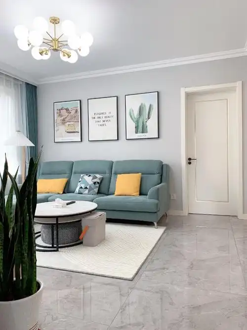 无吊顶客厅只走了一圈石膏线