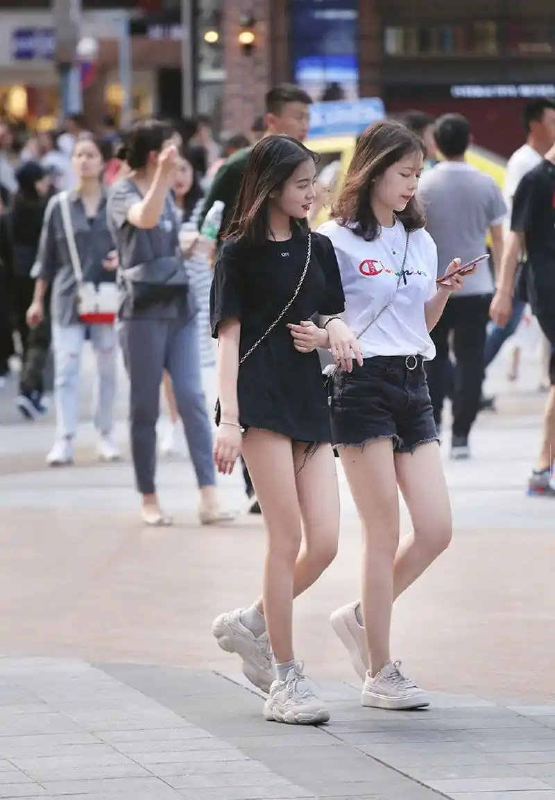 长沙街拍大长腿女神系列,是你喜欢的搭配类型吗?